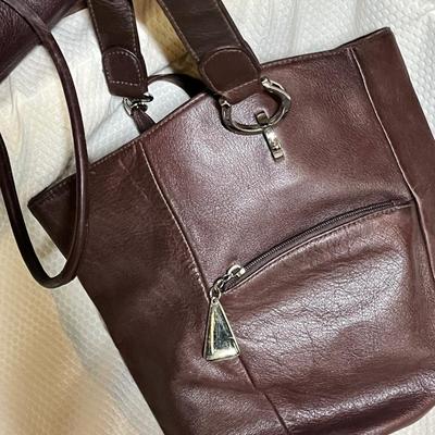 Lot 141 7 purses (black and brown)