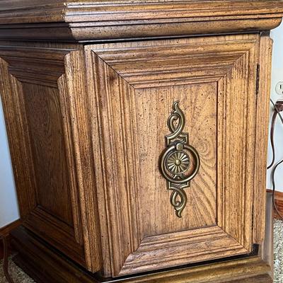 Lighted Display Curio Cabinet