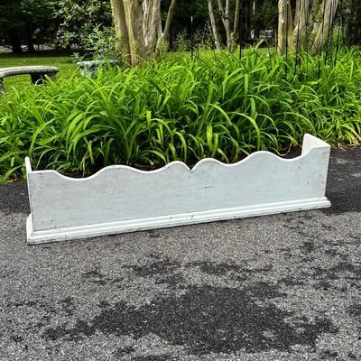 O1550 Painted Scalloped Valance