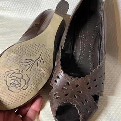Lot 145 4 pairs dressy sandals