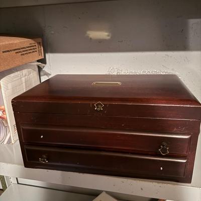 Large lot of beautiful jewelry in pretty jewelry box