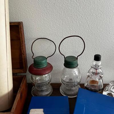 D1551 Assortment Vintage Item with Shelf