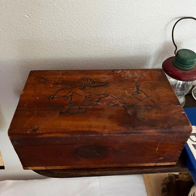 D1551 Assortment Vintage Item with Shelf