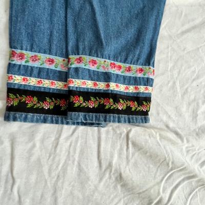 Lot 159 4 pairs of denim - blue, white and yellow