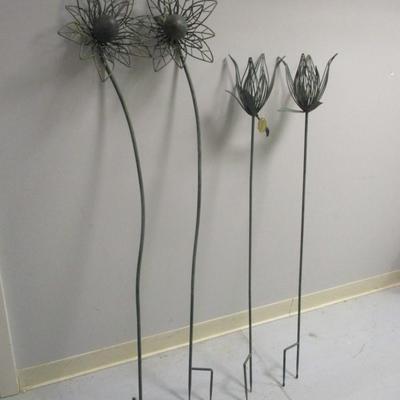 Metal Green Flower Lawn Art