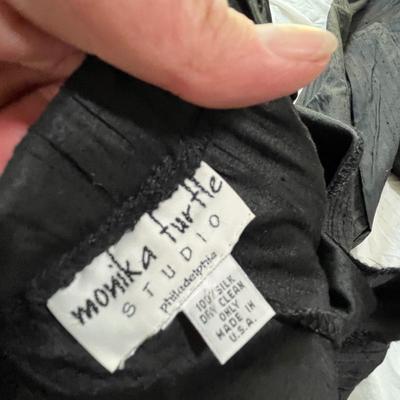 Lot 162 8 black pants