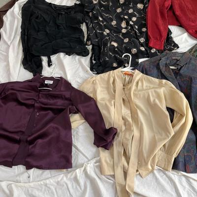 Lot 165 9 sliky/satin button up blouses