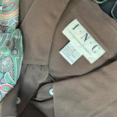 Lot 165 9 sliky/satin button up blouses
