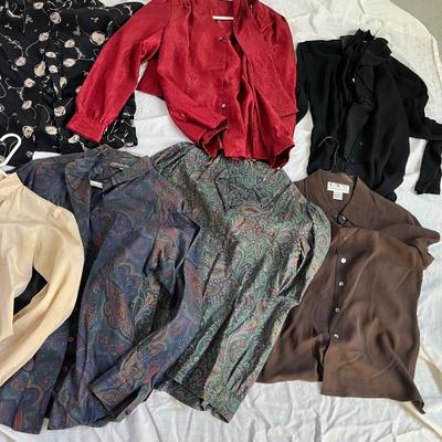 Lot 165 9 sliky/satin button up blouses