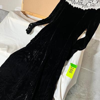 Lot 166 Vintage style dress