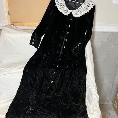 Lot 166 Vintage style dress