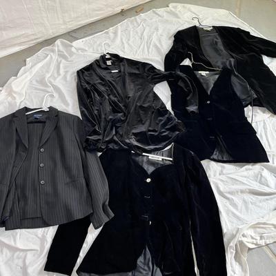 Lot 170 Black Tops