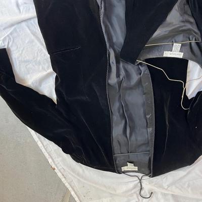 Lot 170 Black Tops