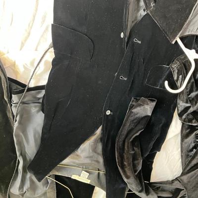 Lot 170 Black Tops