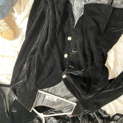 Lot 170 Black Tops