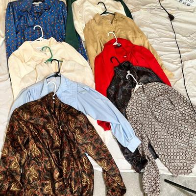 Lot 171 Assortment of women's blouses
