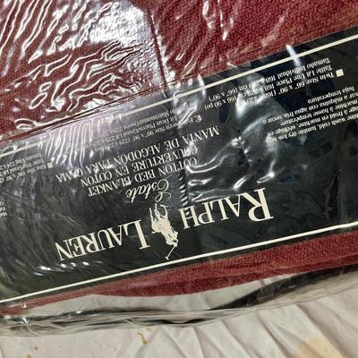 Lot 173 Bedding