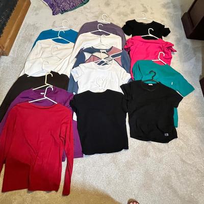 Lot 177 Lot of women's T's