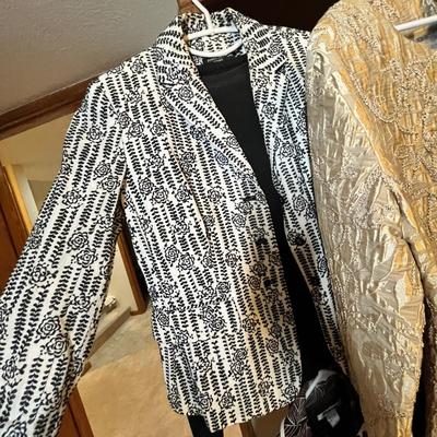 Lot 178 Women's blazers