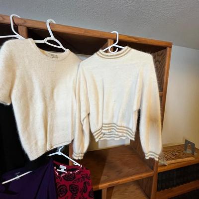 Lot 182 Womens sweaters & other