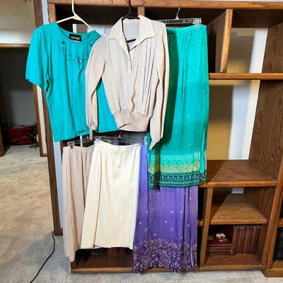 Lot 186 Skirts & tops