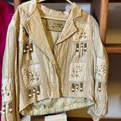 Lot 187 Great vintage pieces
