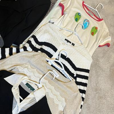Lot 190 Lot of ladies tops
