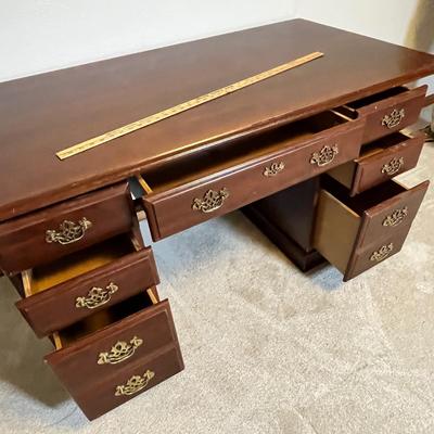 Lot 198 Fancy Desk