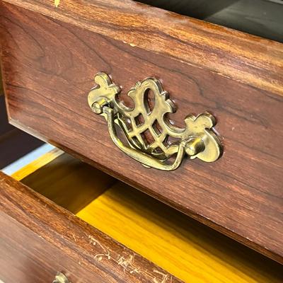Lot 198 Fancy Desk