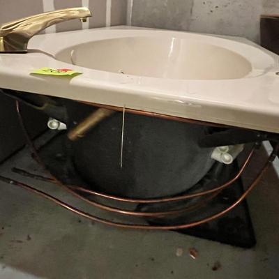 Lot 200 Beige Deep bath tub