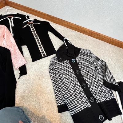 Lot 205 Women's tops