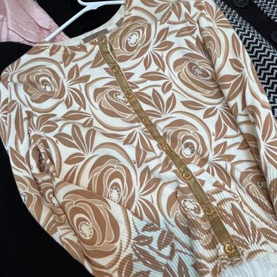 Lot 205 Women's tops