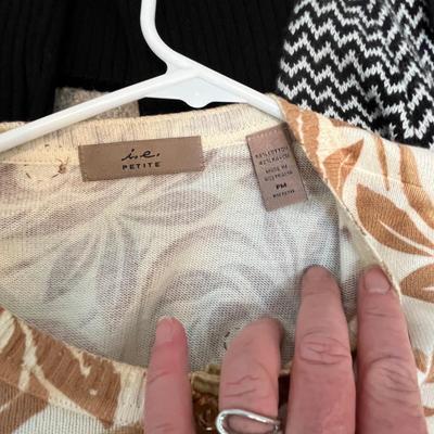 Lot 205 Women's tops