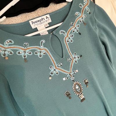 Lot 206 Women's light weight tops