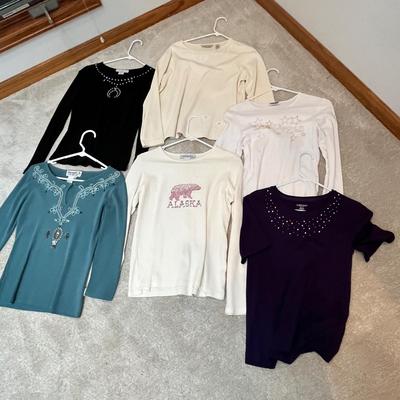 Lot 206 Women's light weight tops