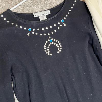 Lot 206 Women's light weight tops