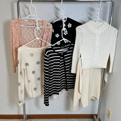Lot 207 Women's sweaters