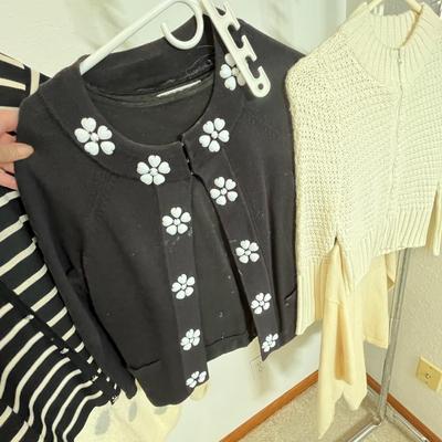 Lot 207 Women's sweaters