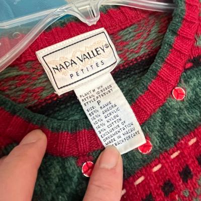 Lot 208 Womens knit tops