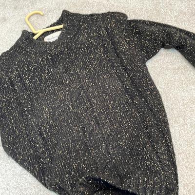 Lot 208 Womens knit tops