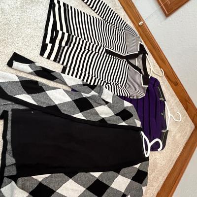 Lot 210 Women's tops