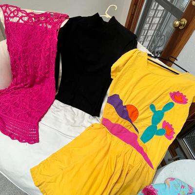 Lot 213 Vintage ladies clothing