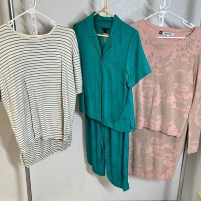 Lot 220 Ladies 2 pc outfits & top