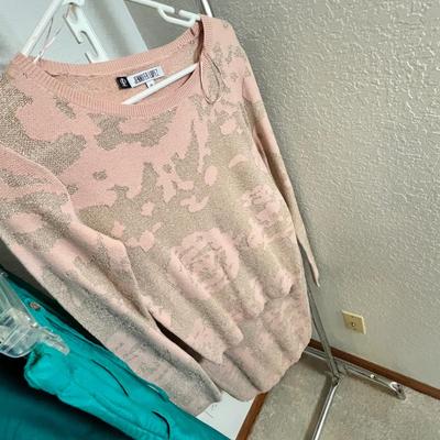 Lot 220 Ladies 2 pc outfits & top