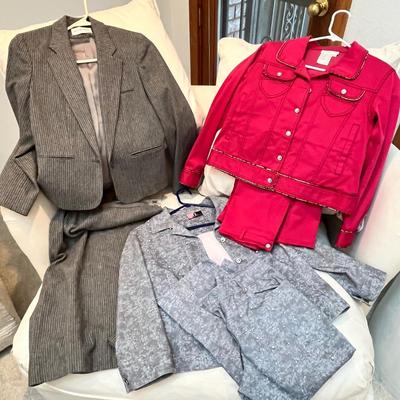 Lot 221 Women's outfits