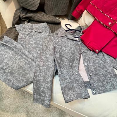 Lot 221 Women's outfits
