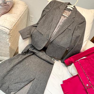 Lot 221 Women's outfits