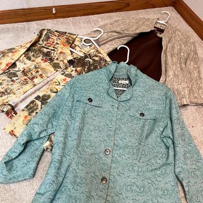Lot 222 Ladies fancy tops