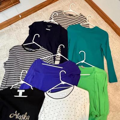 Lot 227 Large lot of women's tops