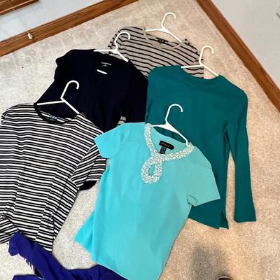 Lot 227 Large lot of women's tops